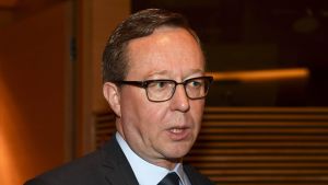 Centerns riksdagsledamot Mika Lintilä i riksdagen tillbyggnad Lilla parlamentet den 5 juni 2019.