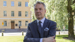 Utrikesminister Pekka Haavisto säger att regeringen gör vad den kan och att bollen finns hos de kurdiska myndigheterna. Pekka Haavisto / Ulkoministeri / Ritaripuisto Helsinki 24.06.2019