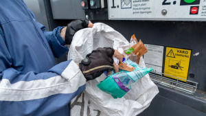 I Borgå finns tre ekopunkter för plastavfall för tillfället. Plastavfall sorteras.