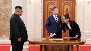Kim Yo-Jong under toppmötet mellan Kim Jong-Un och Sydkoreas president Moon Jae-In i Pyongyang år 2018. Kim Yo-Jong under toppmötet mellan Kim Jong-Un och Sydkoreas president Moon Jae-In i Pyongyang år 2018.