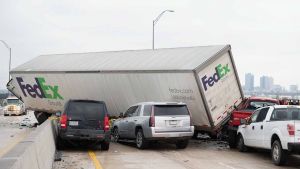 Också tung trafik var involverad i seriekrocken i Fort Worth. Staden ligger nära Dallas. Trafikolycka i Fort Worth pga snöoväder.