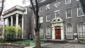 University of Pennsylvania, eller UPenn, är ett så kallat Ivy League-universitet. Det är en prestigefylld titel som bärs av en grupp av akademiskt högstående universitet med tuffa inträdeskrav. Campuset på University of Pennsylvania.