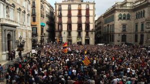 Hundratals människor samlades utanför en specialdomstol i Madrid där katalanska separatistledare förhördes Hundratals människor samlades utanför en specialdomstol i Madrid när katalanska separatistledare skulle förhöras