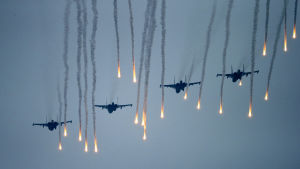 Ryssland förstärker sina väpnade styrkor Stridsflygplan övar under militärövningen Zapad.