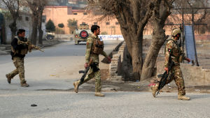 Afghanska säkerhetsstyrkor under attacken i Jalalabad Afghanska säkerhetsstyrkor sätter stopp för attack mot Rädda barnen i Jalalabad