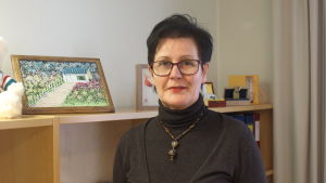 Tuija Kauppinen betonar behovet av folk som kan ryska i Nyslott. Tuija Kauppinen är bildningschef i Nyslott.