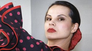Näyttelijä Niina Nurminen Ilman kavaluutta -tv-sarjassa (1996).