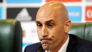 Det spanska förbundets Luis Rubiales levererar beskedet i Krasnodar. Det spanska förbundets Luis Rubiales levererar beskedet i Krasnodar.