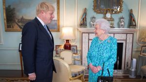Boris Johnson träffade drottning Elizabeth under en audiens i juli. Boris Johnson hälsar på drottning Elizabeth