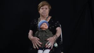 91-åriga Malka Zaken överlevde koncentrationslägret Auschwitz-Birkenau, men nazisterna dödade hennes mor. Malka Zaken, 91, överlevde koncentrationslägret Auschwitz-Birkenau, men nazisterna dödade hennes mor.