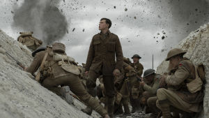 På krigsfronten mycket nytt. Regissören Sam Mendes har skapat en film byggd på illusionen om att allt är filmat i en enda tagning. Och han gör det med bravur. Lance Corporal Schofield (George MacKay) står i en skyttegrav bland mänger av soldater.