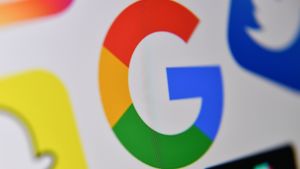 Bolag som Facebook och Amazon kan stå inför böter på hundratals miljoner euro om de trotsar de nya reglerna. Googles logotype