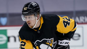 I Pittsburgh är förväntningarna på Kasperi Kapanen höga. Förväntningarna på Kasperi Kapanen i Pittsburgh är höga.