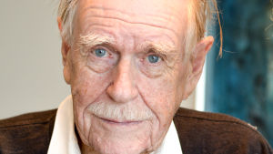 Som frilansande regissör jobbade Carl Mesterton bland annat med serier som Metsolat, Hovimäki och Kotikatu. carl mesterton