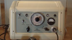 Elchocker har visat sig hjälpa vid vissa svåra fall av depression och för den som har självmordstankar i samband med en depression En Siemens konvulsator, ECT apparat från 1960-talet