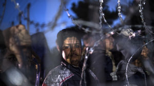 Afghanska flyktingar strandade i Grekland vid gränsen mot Makedonien.