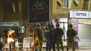 19 människor dödades i en attack mot en turkisk restaurang i augusti i fjol Säkerhetsstyrkor står utanför den turkiska restaurangen i Ouagadougou i Burkina Faso, som blev attackerad av beväpnade män.