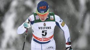 En vallningsmiss, konstaterade Glenn Lindholm om Pärmäkoskis situation redan efter ett par kilometers åkning. Krista Pärmäkoski, Ruka 2017.