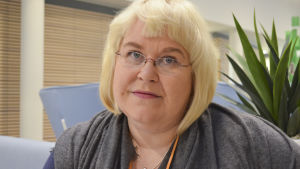 Carina Sundell är serviceansvarig på Postens hemtjänster i Nyland. Carina sundel, serviceansvarig för postens hemtjänst i nyland