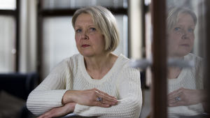 Riitta Silver är jurist vid våldtäktskriscentralen Tukinainen Riitta Silver katsoo kameraan