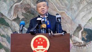 Kinas ambassadör Liu Xiaoming talar till medier i London: "Vi lutar oss inte bara tillbaka och tittar på det som sker i Hongkong". Kinas ambassadör Liu Xiaoming talar till medier i London: "Vi lutar oss inte bara tillbaka och tittar på det som sker i Hongkong".