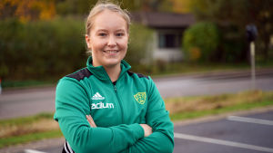 Moa Wasström säger att Sjundeå IF har flera skickliga spelare i laget. Porträttbild på Moa Wasström.