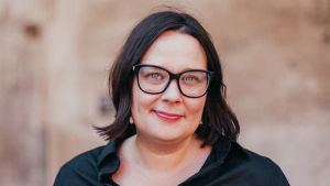 TUI:s kommunikationschef Laura Aaltonen tror att de är tryggheten som lockar människor att boka charterresor. TUI kommunikationschef Laura Aaltonen