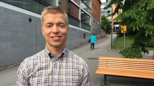 Kristian Ahlers. Konsumenterna vill fatta beslut på goda grunder, något som länge varit svårt när det kommer till privat sjukvård eftersom prislistorna länge gömts undan av vårdproducenterna. Kristian Ahlers, grundare av Lääkärihinta.fi
