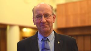 Sture Söderholm (SFP) säger att det krävs arbete att locka datacentraler till regionen. Hangös stadsfullmäktigeordförande Sture Söderholm