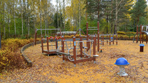 Grankullabor har rapporterat om råttor i Thurmans lekpark. Thurmanska lekparken, med träd i höstfärger i barkgrunden.