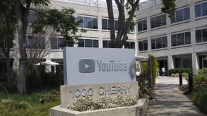 Omkring 1 700 människor jobbar i huset där Youtube har sitt kontor Youtubes huvudkontor i San Bruno, Kalifornien.