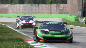 Penttinens gröna Ferrari i täten i Blancpain GT-serien. Rory Penttinen i elden i Blancpain GT-serien.