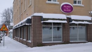 I januari var det ännu tyst och mörkt i restauranglokalerna under Hotell Degerby. Nu finns där en sportrestaurang med spelskjortor från lokala lag på väggarna. Hotellet Place to sleep i Lovisa