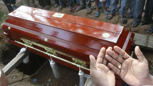 Begravning av terroroffer i Colombo på onsdagen. Begravning av offer för terrordåden i Sri Lanka.