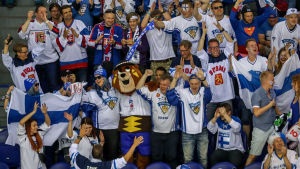 Finländska supportrar på plats på hockey-VM i Kosice.