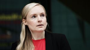 Inrikesminister Maria Ohisalo berättar om de hatinlägg som också riktas mot henne. De grönas ordförande inrikesminister Maria Ohisalo i Björneborg den 16 juli 2019.