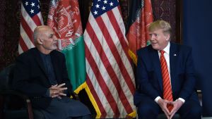 Relationerna mellan USA och Afghanistan har varit ansträngda efter att Donald Trump lämnade Ghani utanför direkta fredsförhandlingar med talibanerna Afghanistans president Ashraf Ghani och president Trump höll en kort pressträff efter sitt möte på flygbasen Bagram.