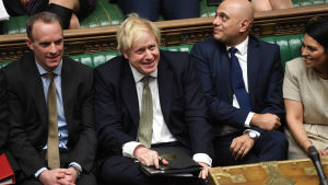 Ny säkerhetsanalys har fått brittiska regeringen att göra en u-sväng gällande Huawei. Storbritanniens premiärminister Boris Johnson i parlamentet.