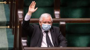 Polens mest inflytelserika politiker Jarosław Kaczyński är inte ens minister. Han är partiledare och parlamentariker. Polens mest inflytelserika politiker Jarosław Kaczyński är inte ens minister. Han är partiledare och parlamentariker.