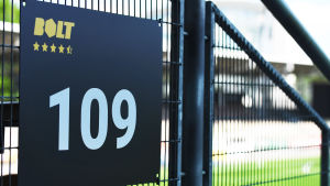 Finns det tillräckligt med sanitetsutrymmen för alla sektioner? Läktare 109 på Tölö fotbollsstadion.