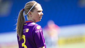 Emelie Johansson vill se ÅU spela med stort hjärta. Emelie Johansson i Åland United.