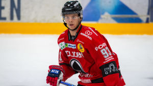 Jesperi Kotkaniemi har ett år kvar på sitt nykomlingskontrakt med Montreal. Jesperi Kotkaniemis saldo på två ligamatcher är 0 + 0 = 0.