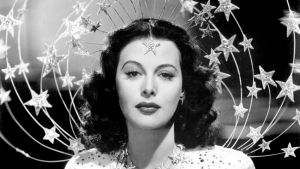 Elokuvatähti Hedy Lamarr glamourkuvassa vuonna 1941. Kuva dokumenttielokuvasta Seksipommi.