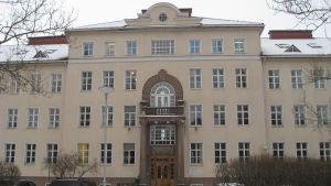 Vad ska hända med Ekåsen? Huvudbyggnaden på Ekåsens psykiatriska sjukhus, ett gammalt stenhus.