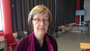 Jaana Vuorio, överdirektör vid Migri, säger att om man inte har fyllt arton så ska man behandlas som ett barn. Jaana Vuorio är Migrationsverkets överdirektör