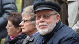 Torvald Karlsson jobbade på stålverket i 35 år. Torvald Karlsson vid invigningen av Koverhar minnesmärke.