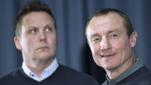 Lauri Marjamäki (t.v.) och Jere Lehtinen försiktiga. Lauri Marjamäki och Jere Lehtinen, december 2017.