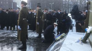 President Kersti Kaljulaid lade den första kransen President Kersti Kaljulaid lägger ner en minneskrans vid Minnesmärket för segern i självständighetskriget
