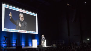 Steve Bannon under talet i Zürich den 6 mars. Han var inbjuden av en konservativ schweizisk tidning. Steve Bannon under talet i Zürich den 6 mars.