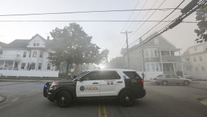 Polisen spärrade av drabbade bostadsområden i förstäderna Lawrence, Andover och North Andover utanför Boston Polisen spärrade av drabbade bostadsområden i förstäderna Lawrence, Andover och North Andover utanför Boston